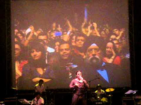 Sonu Nigam LIVE - Sandese Aate Hain - Nov 2010 Birmingham