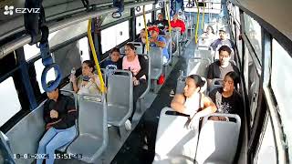 En Guayaquil Asalto En Un Bus Este Gordo Se Cree La Mamá De Tarzán.
