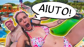 Sono morta di PAURA su uno scivolo d'acqua RIPIDISSIMO! Acquapark ?