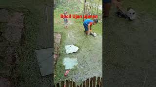 Bocil Hobinya Main Ujan Ujanan