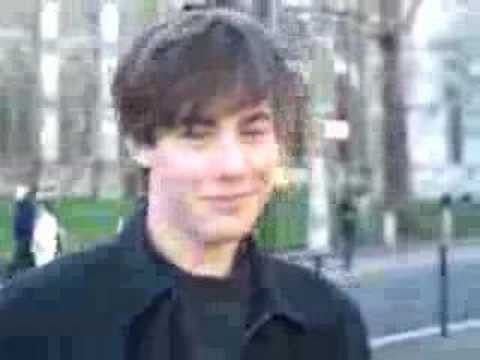 ZAC EFRON KISSING A BOY is he gay?