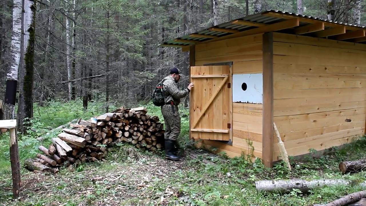 В лесной избушке снимают порно