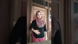 Ukhti Cantik Baju Hitam Goyang Tiktok