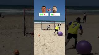 Ronaldo Face À Messi À La Plage 😁🏖️⚽️ #Football #Starfreestyle