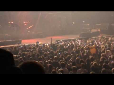 Motley Crue, Tommy Lee rants and talks to fan whos at his number 100 Crue show.