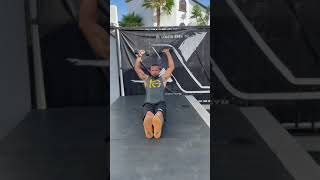 Press Militar Sentando En El Piso