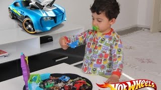 Hot Wheels Yüksek Rampa İle Eğlenceli Oyun