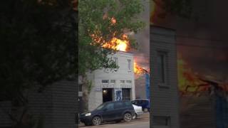 Видео в Ярославле горит авто сервис. Улица магистральная от Максим Круглов, Магистральная улица, Ярославль, Россия