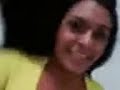 Se le sale una teta bailando
