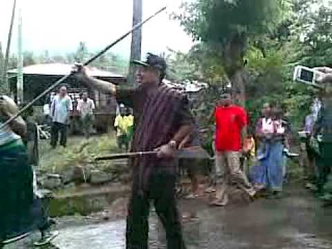 Gubernur Hedung di Lewopao