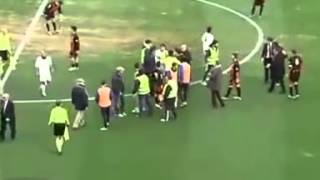 Видео FUSSBALL SCHLÄGEREI от Al Arabi, Уачипато, Чили