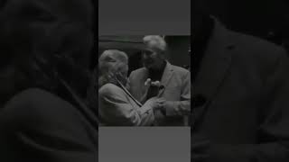 Sevgi O Deyil Ki Əlindən Tutub, Bütün Ümidlərini Yıxasan Onun....