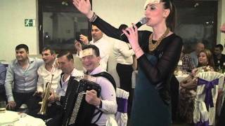 Ilena Mustacel In Restoranul Novi Stil Samarinovat Serbia