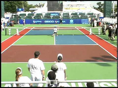 2011 Bloomberg テニス Clinic with ビーナス（ヴィーナス） ウィリアムズ．dv