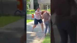 Kocasıyla Birlikte Parkta Bastığı Kadını Saçından Sürükledi