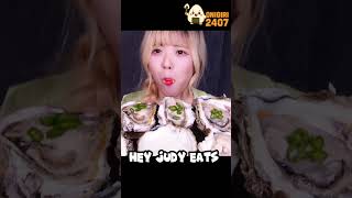 Satisfying Big Bites Mukbang Giant Raw Oyster Hey Judy Eats