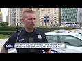 Detroit police officer offers homeless man a shave