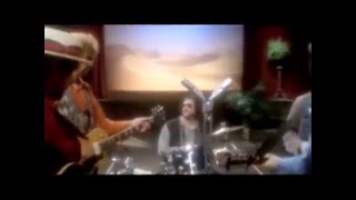 Watch Traveling Wilburys Runaway video