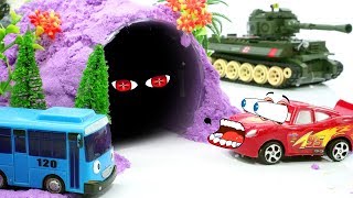 Tayo Little Bus Saw A Giant Centipede In The Cave | Disney Car Lighting McQueen Tank| #CarToysTV