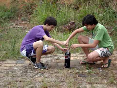 1 Ano - Coca-Cola + Mentos e Álcool + Cloro
