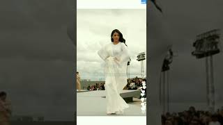 Oops Aishwarya Rai Bachchan Paris Fashion Week
