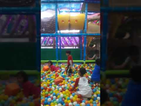 Permainan Anak Mandi Bola