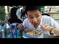 Khoa Pug bị trẻ trâu Cairo chặn đường vì cameraman mặc váy ngắn khi đi ăn street food Ai Cập