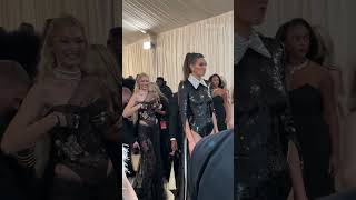 #GigiHadid and #KendallJenner shared a sweet backstage and on-carpet moment at t