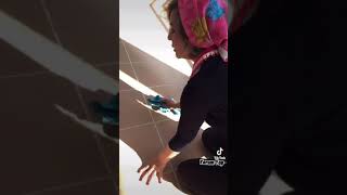 Türbanli Temi̇zli̇k Yapmaktan Ildim Artik