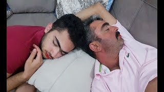 Babamla Bana Eşek Şakası Uyurken Dudağımıza Ruj Sürmüşler Bu Bize Yapılırmı