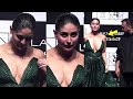 Kareena Kapoor Uncomfrtable With Dress At LFW 2020 Finale Ramp Walk