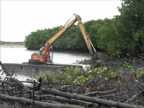 Amphibious Excavator / Swamp / Marsh buggy for 12-15 tons excavator Amphibious Excavator / Swamp / Marsh buggy for 12-15 tons excavator