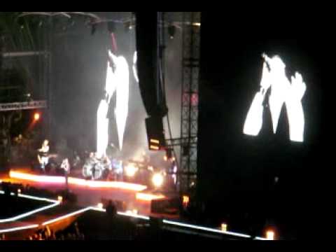 Depeche Mode - Master and servant - Live Paris 2009