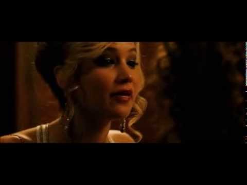 Jennifer Lawrence and Amy Adams kiss in American Hustle