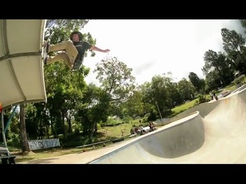 MASSIVE 10ft Fs Air to Roof Bash Out Of Huge Bowl!!?! - WTF! - Kevin Kowalski