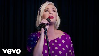 Katy Perry - What Makes A Woman (Acoustic Video)