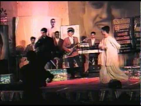 PYARI BINDU LIVE AT KHANDWA BY VIJAY AMIN & RAJAN 4TH AUG.wmv...