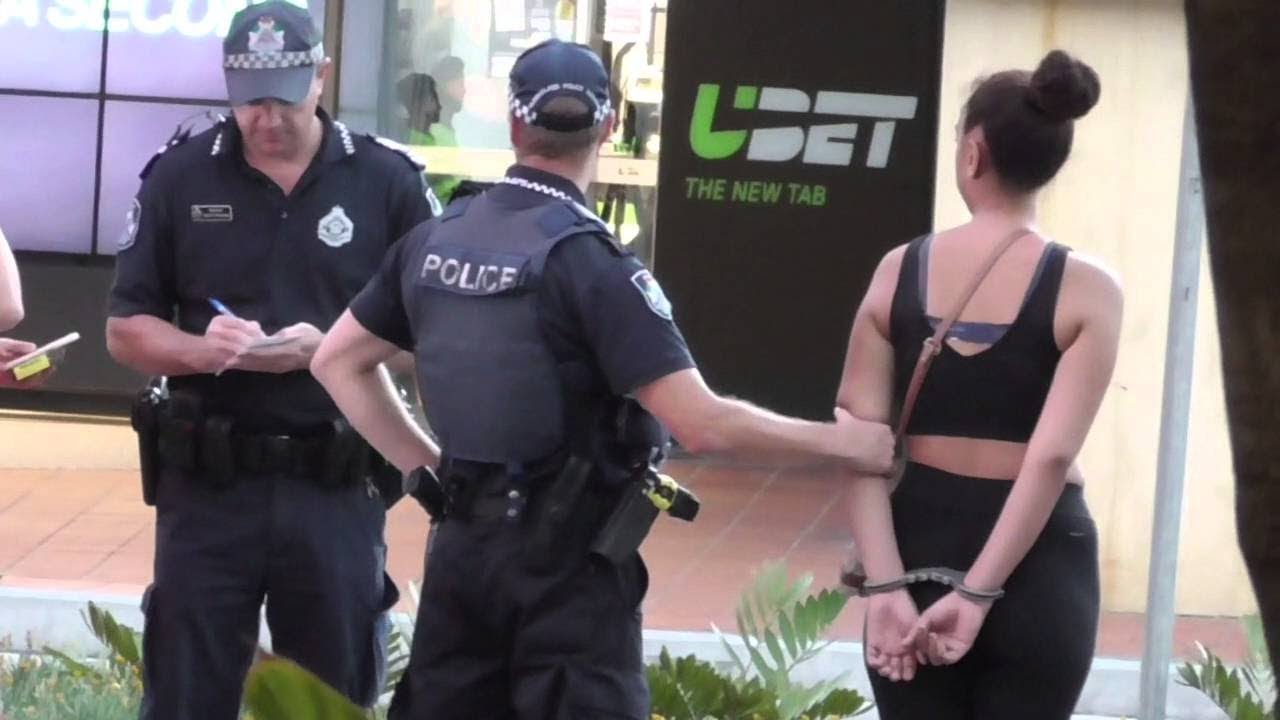 Секс С Полицейским На Улице С Парнем