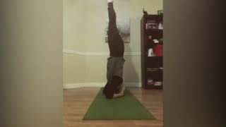 Bebek Yoga Yapan Annesi̇ni̇ Trollemesi̇