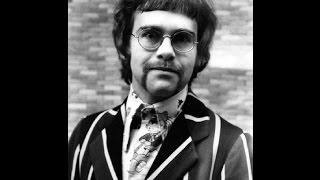 Watch Elton John In The Morning video