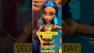 Unboxing Cleo De Nile