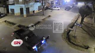 Cámaras del 911 registraron dos incidentes viales entre auto y moto.
