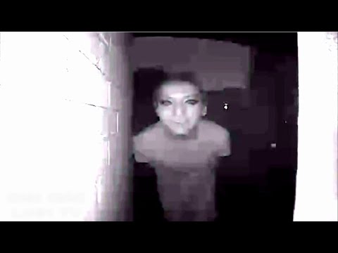 10 Video Huyền Bí Trước Cửa Nhà 3 Giờ Sáng Và Giữa Trưa