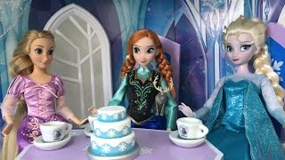 Elsa Ice Castle + Frozen Kinder Surprise Egg Hunt w/ Rapunzel and Anna! Elsa's Giant Ice Palace NEW