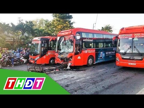 Xe Phương Trang đâm xe khách đang dừng đèn đỏ | THDT