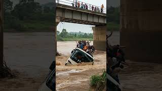 Bus Hanyut Di Sungai Banjir Detik-Detik Menegangkan Di Tengah Derasnya Arus
