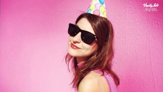 Watch Colleen Green Pay Attention video