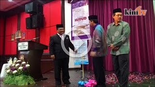 PAS mahu serah buku hudud kepada DAP, PKR