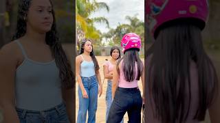 Ela Tem Que Tirar O Capacete? Deixa O Like
