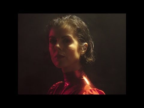 A Través De Las Paredes Video